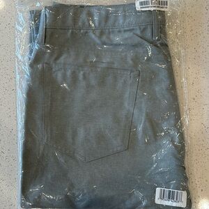 Three pairs of Men’s Bonobos 32x32: TWO Golf & ONE The Chino 2.0 in green